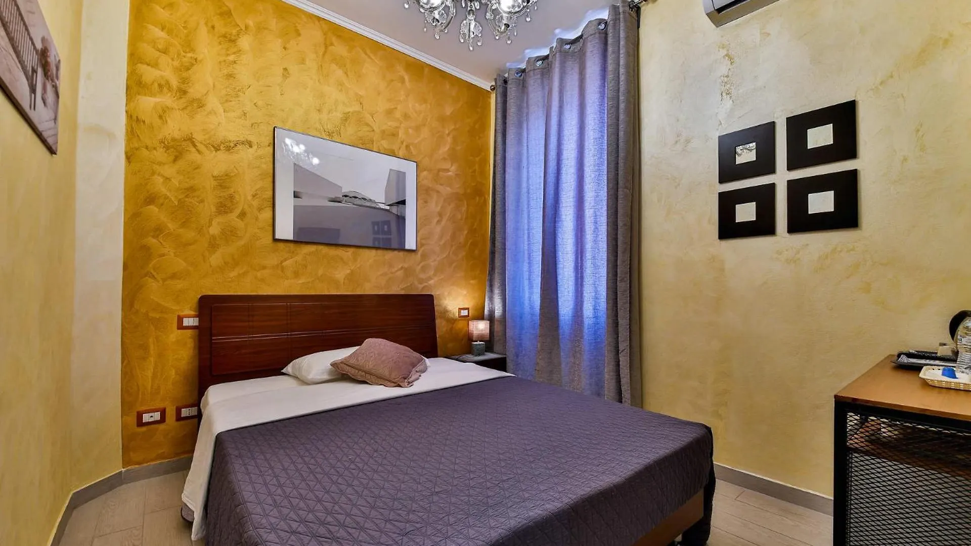 E-Room 42 Roma 0*,  Italia
